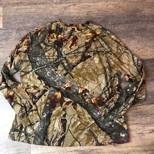 Mens long sleeved camo tee.  Size 3XL GUC Great to wear hunting